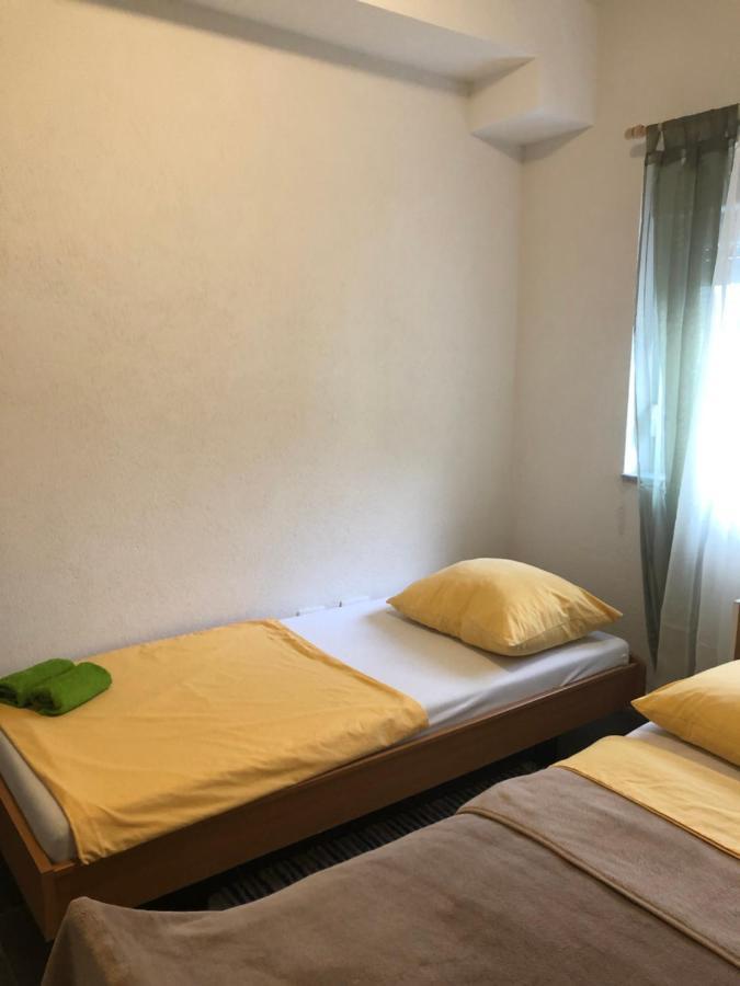 Apartmani Janja Starigrad Paklenica Exterior foto